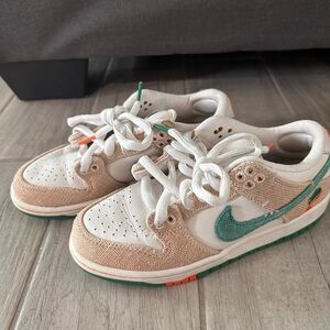 Nike Dunks 
Jaritos limited edition